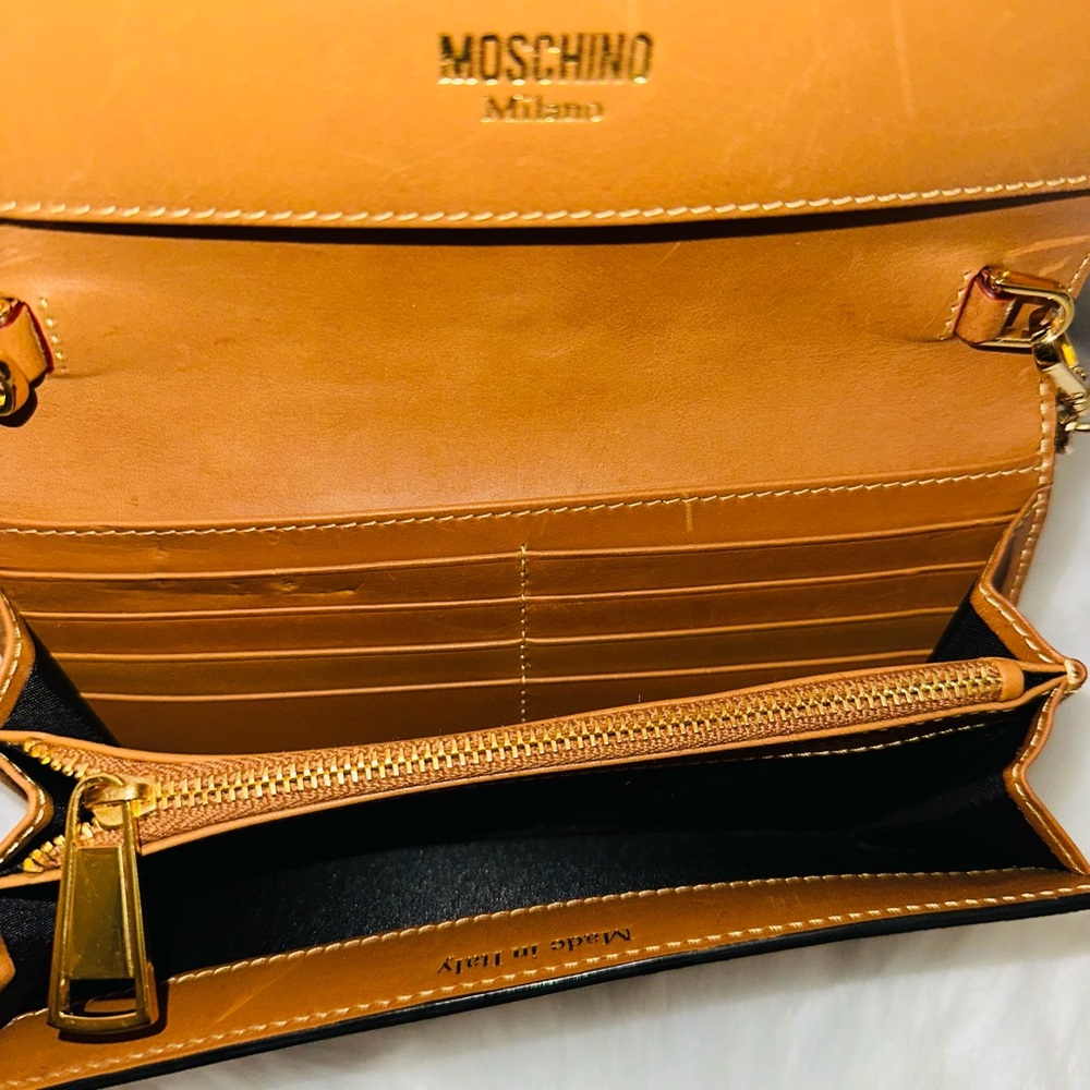 Moschino: Super Mario Bros Yoshi Wallet Chain Crossbody Bag - Picture 9 of 16